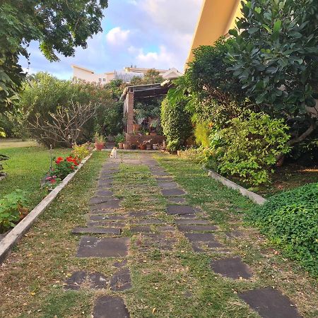 Comfy Home-Tropical Garden & 5 Min Walk To Beach Tamarin Luaran gambar