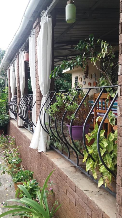 Comfy Home-Tropical Garden & 5 Min Walk To Beach Tamarin Luaran gambar